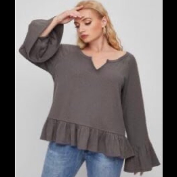 🆕Women’s plus-size Charcoal gray long/flounce-sleeve Knit Top❤️❤️3X - Picture 2 of 2